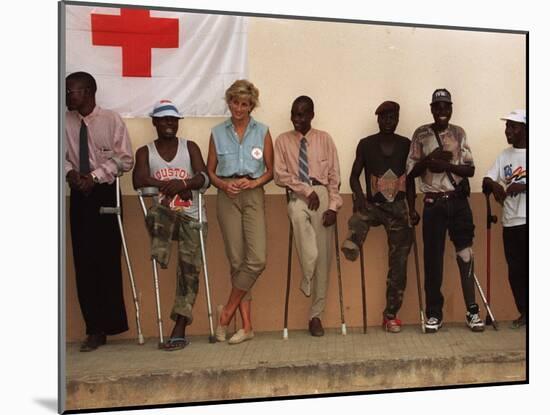 Princess Diana January 2001 Visits Landmine Victims at Orthopedic Centre Ruanda Angola-null-Mounted Photographic Print
