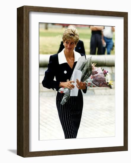 Princess Diana Royalty September 1991-null-Framed Photographic Print