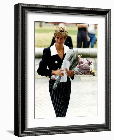 Princess Diana Royalty September 1991-null-Framed Photographic Print