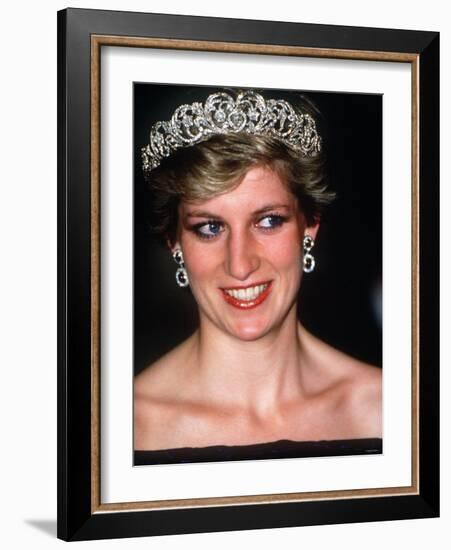 Princess Diana Visits Portugal at a Banquet Hosted by the President at Ajuda Palace-null-Framed Photographic Print