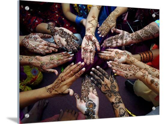 Pakistani Girls Show Their Hands Painted with Henna Ahead 