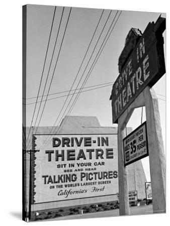Sign For the World's Largest Screen at Entrance to Drive ...