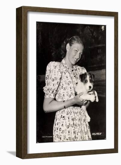 Prinzessin Astrid Von Norwegen Mit Einem Terrier-null-Framed Giclee Print