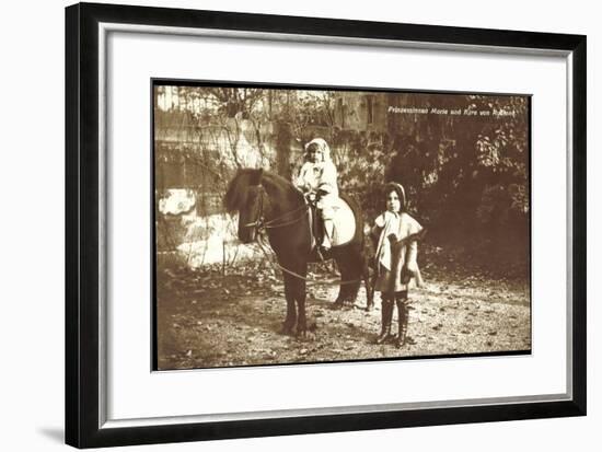 Prinzessinnen Marie Und Kyra Von Rußland Mit Pony-null-Framed Giclee Print
