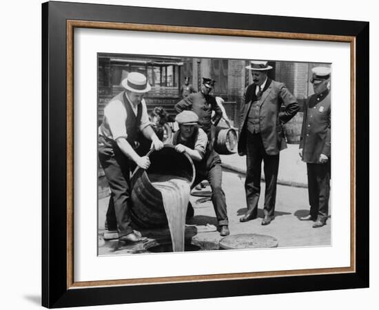 Prohibition Agents Dump Liquor Into Sewer, NYC-Science Source-Framed Giclee Print