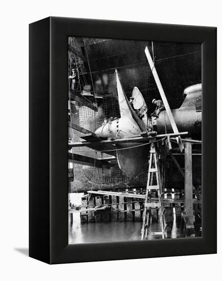 Propellor of R.M.S. Queen Mary, September 1934-null-Framed Premier Image Canvas