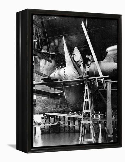 Propellor of R.M.S. Queen Mary, September 1934-null-Framed Premier Image Canvas