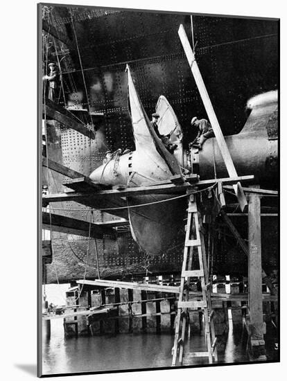 Propellor of R.M.S. Queen Mary, September 1934-null-Mounted Photographic Print