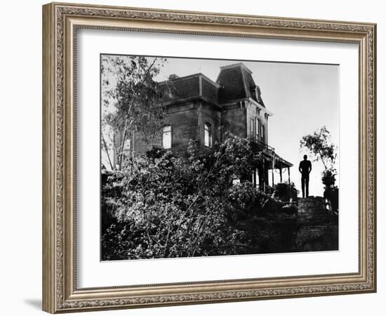 PSYCHO, 1960 directed by ALFRED HITCHCOCK Anthony Perkins (b/w photo)-null-Framed Photo