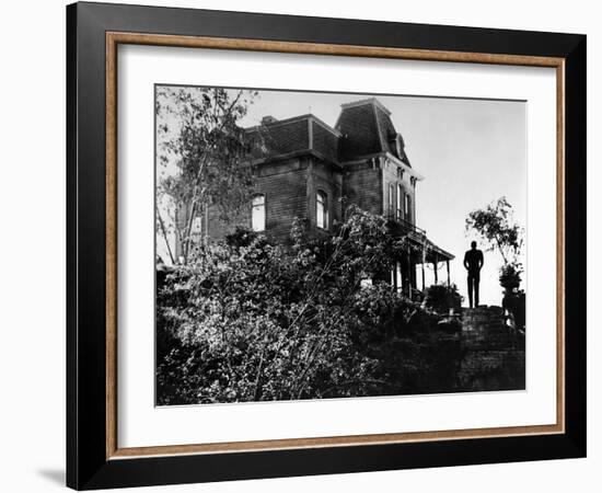 PSYCHO, 1960 directed by ALFRED HITCHCOCK Anthony Perkins (b/w photo)-null-Framed Photo