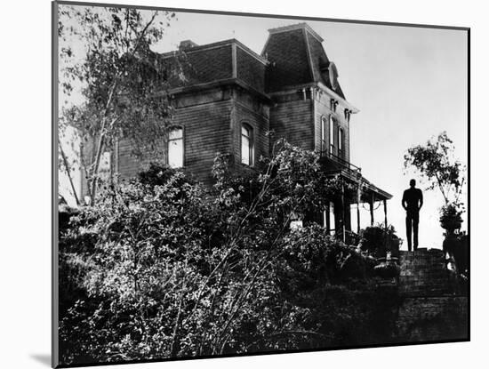 PSYCHO, 1960 directed by ALFRED HITCHCOCK Anthony Perkins (b/w photo)-null-Mounted Photo