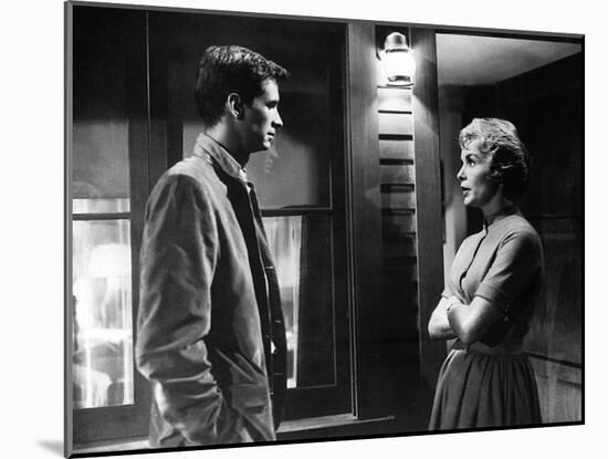 PSYCHO, 1960 directed by ALFRED HITCHCOCK Anthony Perkins / Janet Leigh (b/w photo)-null-Mounted Photo