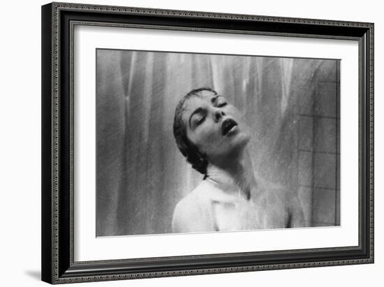 PSYCHO, 1960 directed by ALFRED HITCHCOCK Janet Leigh (b/w photo)-null-Framed Photo