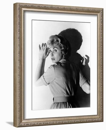 PSYCHO, 1960 directed by ALFRED HITCHCOCK Janet Leigh (b/w photo)-null-Framed Photo