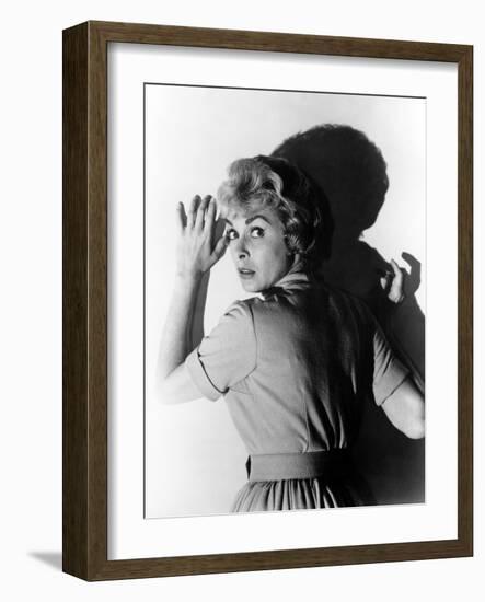 PSYCHO, 1960 directed by ALFRED HITCHCOCK Janet Leigh (b/w photo)-null-Framed Photo