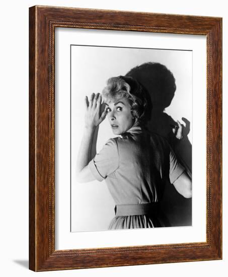 PSYCHO, 1960 directed by ALFRED HITCHCOCK Janet Leigh (b/w photo)-null-Framed Photo