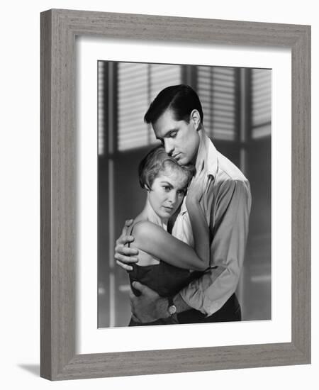 PSYCHO, 1960 directed by ALFRED HITCHCOCK Janet Leigh / John Gavin (b/w photo)-null-Framed Photo