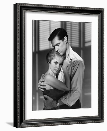 PSYCHO, 1960 directed by ALFRED HITCHCOCK Janet Leigh / John Gavin (b/w photo)-null-Framed Photo