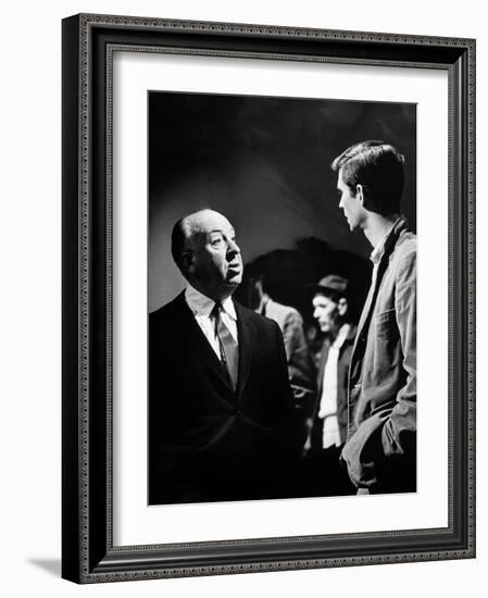 PSYCHO, 1960 directed by ALFRED HITCHCOCK On the set, Alfred Hitchcock and Anthony Perkins (b/w pho-null-Framed Photo