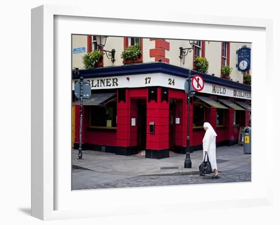 Pub in Temple Bar District in Dublin, Ireland;-Carlos Sanchez Pereyra-Framed Photographic Print