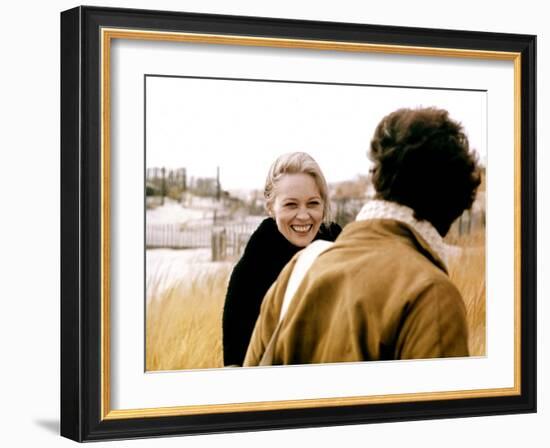 PUZZLE OF A DOWNFALL CHILD, 1970 directed by JERRY SCHATZBERG Faye Dunaway and Barry Primus (photo)-null-Framed Photo