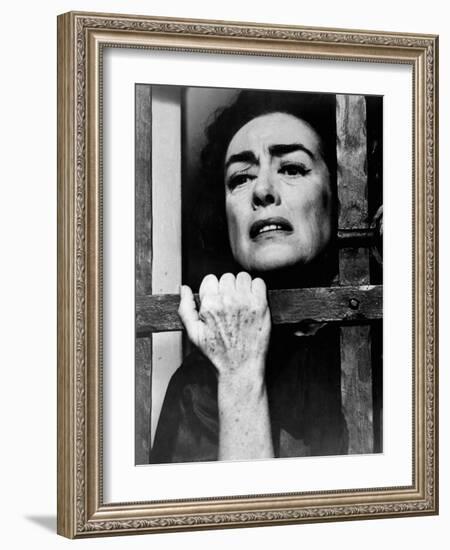 Qu'est il arrive a Baby Jane ? (WHAT EVER HAPPENED TO BABY JANE?) by RobertAldrich with Joan Crawfo-null-Framed Photo