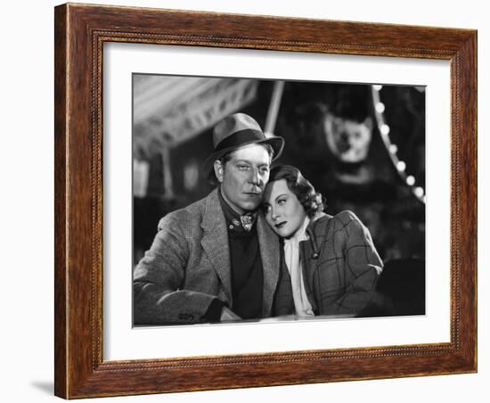 QUAI DES BRUMES, 1938 directed by MARCEL CARNE Jean Gabin / Michele Morgan (b/w photo)-null-Framed Photo