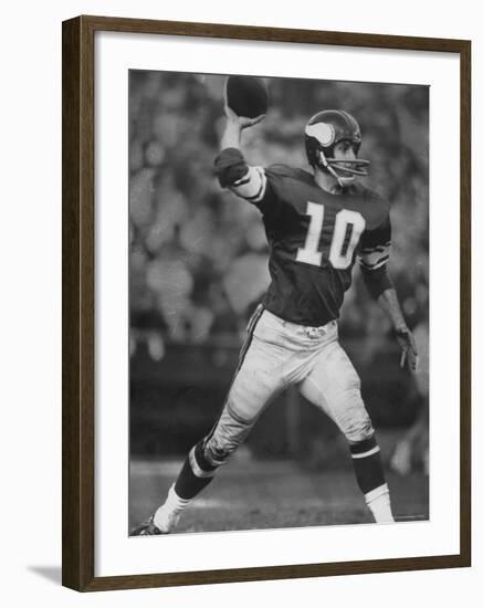 Quarterback for Vikings Francis Tarkenton No.10-Bill Eppridge-Framed Premium Photographic Print