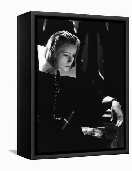 QUEEN CHRISTINA, 1933 directed by ROUBEN MAMOULIAN Greta Garbo (b/w photo)-null-Framed Stretched Canvas