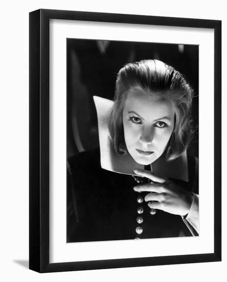 QUEEN CHRISTINA, 1933 directed by ROUBEN MAMOULIAN Greta Garbo (b/w photo)-null-Framed Photo