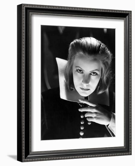 QUEEN CHRISTINA, 1933 directed by ROUBEN MAMOULIAN Greta Garbo (b/w photo)-null-Framed Photo