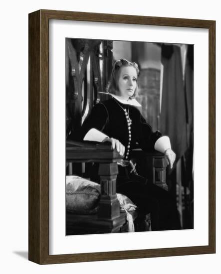 QUEEN CHRISTINA, 1933 directed by ROUBEN MAMOULIAN Greta Garbo (b/w photo)-null-Framed Photo