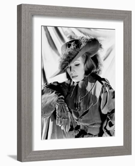 Queen Christina, 1933-null-Framed Photographic Print