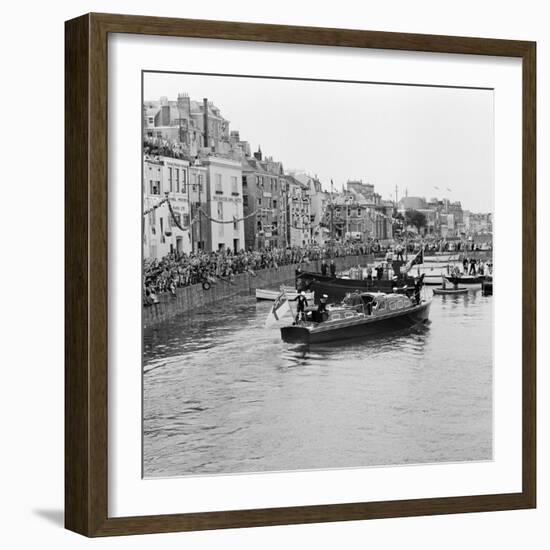 Queen Elizabeth Ii in Guernsey, 1957-Malcolm MacNeil-Framed Photographic Print