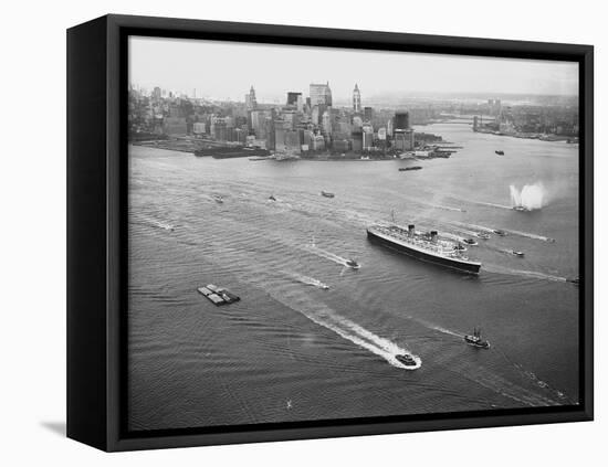 Queen Elizabeth Sailing Through New York Harbor-null-Framed Premier Image Canvas