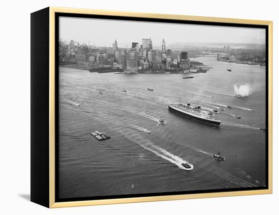 Queen Elizabeth Sailing Through New York Harbor-null-Framed Premier Image Canvas