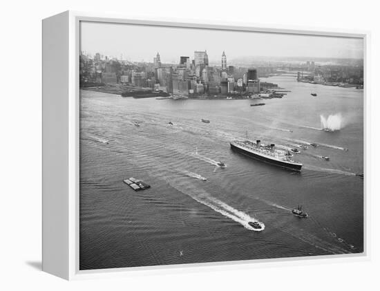 Queen Elizabeth Sailing Through New York Harbor-null-Framed Premier Image Canvas