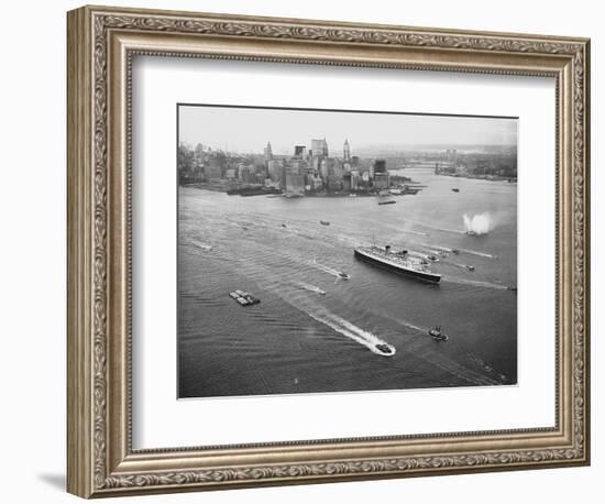 Queen Elizabeth Sailing Through New York Harbor-null-Framed Photographic Print
