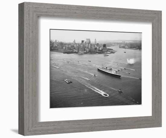 Queen Elizabeth Sailing Through New York Harbor-null-Framed Photographic Print