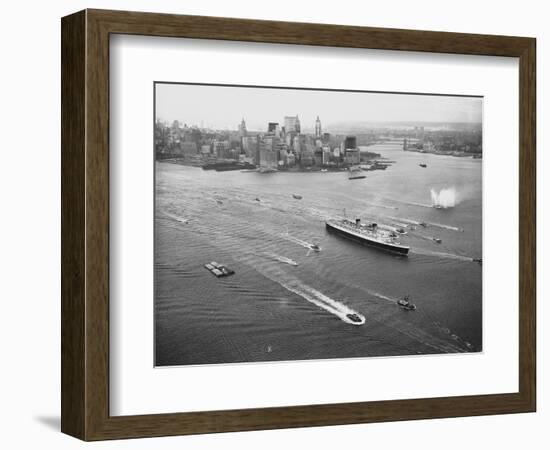 Queen Elizabeth Sailing Through New York Harbor-null-Framed Photographic Print