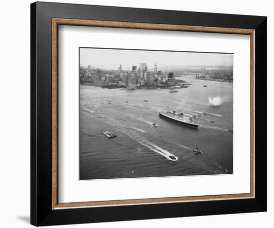 Queen Elizabeth Sailing Through New York Harbor-null-Framed Photographic Print