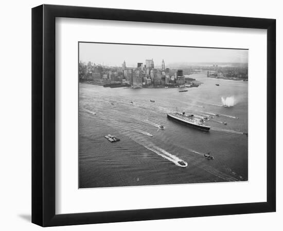 Queen Elizabeth Sailing Through New York Harbor-null-Framed Photographic Print