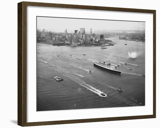 Queen Elizabeth Sailing Through New York Harbor-null-Framed Photographic Print