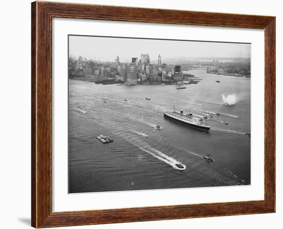 Queen Elizabeth Sailing Through New York Harbor-null-Framed Photographic Print