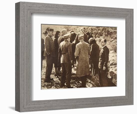 Queen Ena of Spain Going into Exile, April 15, 1931-null-Framed Giclee Print