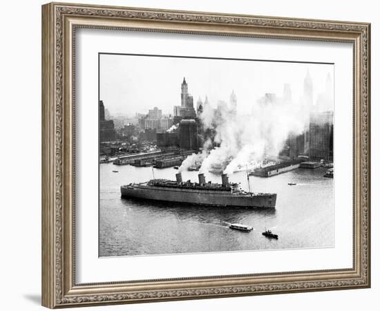 Queen Mary Leaves her New York Berth, c.1940-null-Framed Photographic Print