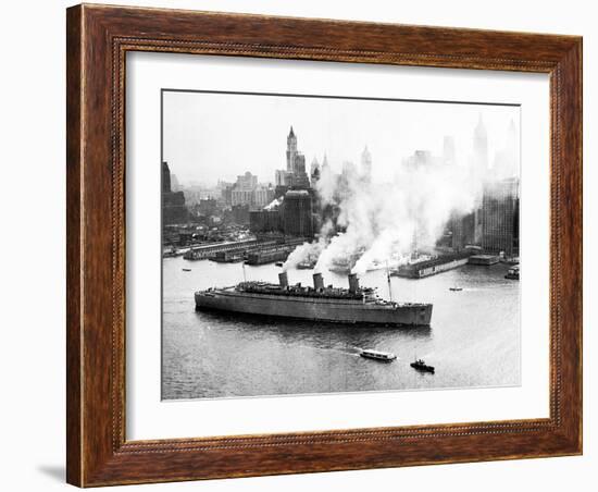 Queen Mary Leaves her New York Berth, c.1940-null-Framed Photographic Print