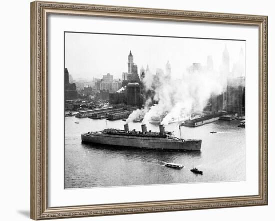 Queen Mary Leaves her New York Berth, c.1940-null-Framed Photographic Print