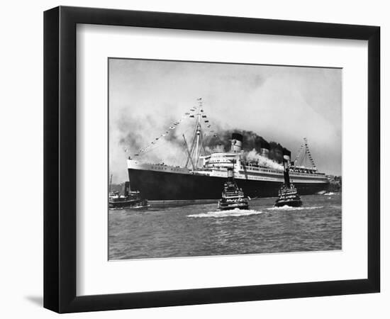 Queen Mary Surrounded-null-Framed Photographic Print