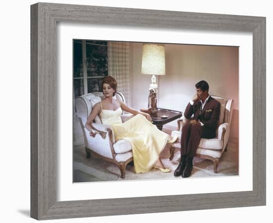 Quelque chose doit craquer SOMETHING'S GOT TO GIVE by GeorgeCukor with Cyd Charisse and Dean Mart 1-null-Framed Photo